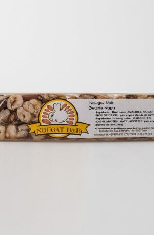 zwarte noga uit België met nootjes, amandelen encashewnooten